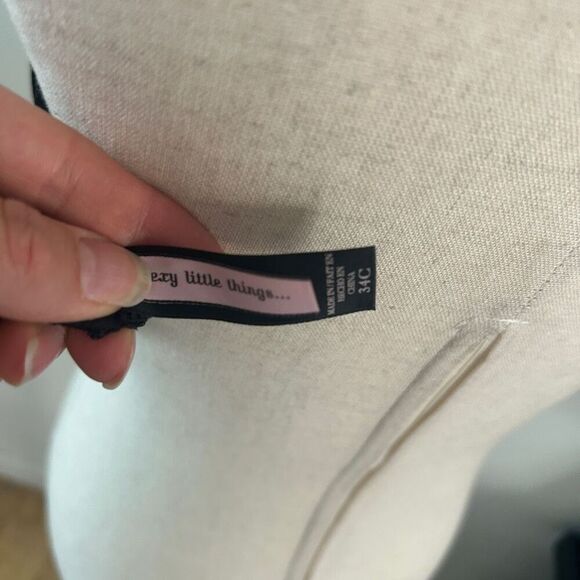 Victoria's Secret limited edition Gorgeous bra size 34C black push-up with stone - Picture 4 of 8